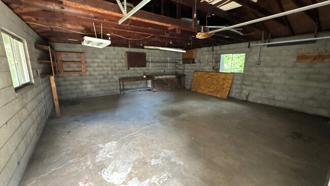 Building Photo - 338 N Skyline Dr