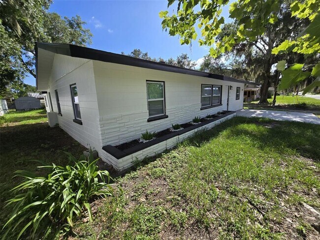 Building Photo - 416 W Ianthe St