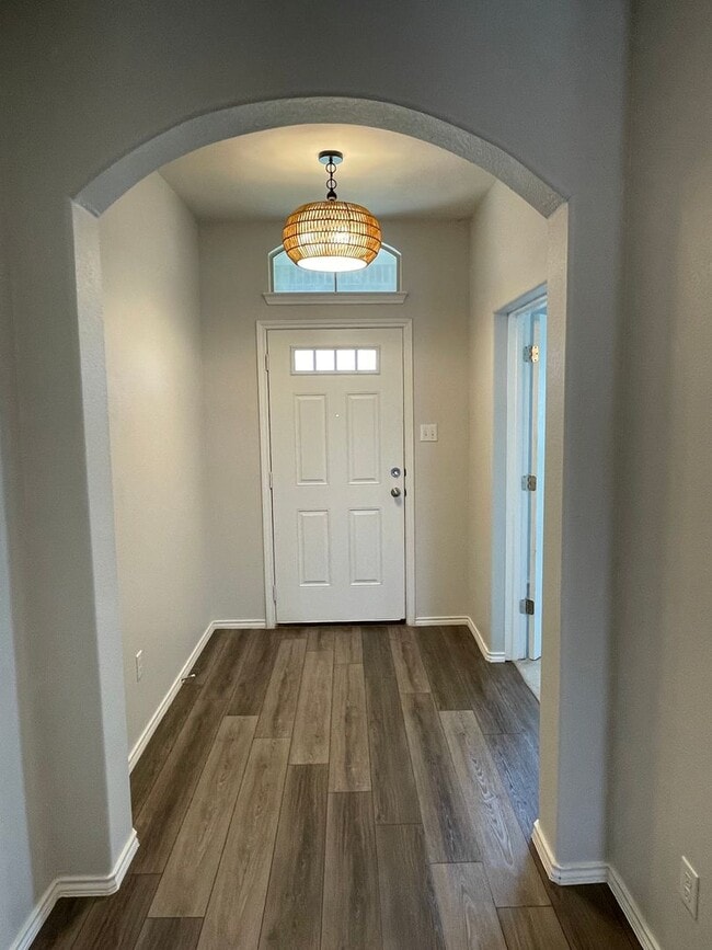 Building Photo - Available Now | Modern Single-Story 3 Bed, 2 Bath | Separate Office/Den | Big Yard | Pet Restrict...