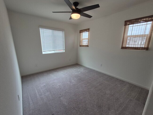 Building Photo - Come home to this Beautiful Newer 3 Bedroom 2.5 bath home