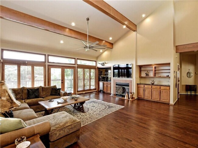 Building Photo - 205 Capri