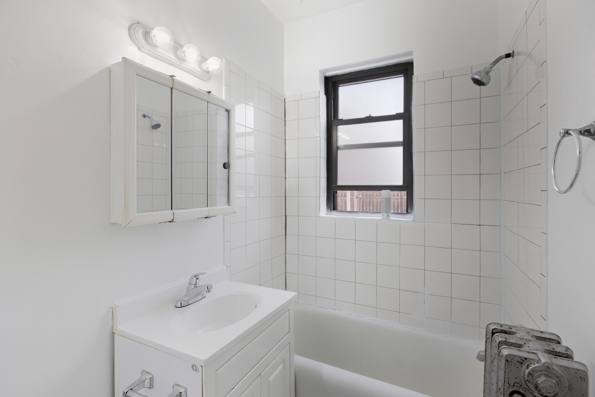 Building Photo - 4827 N Damen Ave