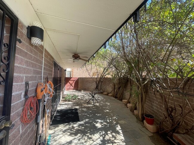 Building Photo - Lovely 2 Bedroom and 2 Bathroom Condo!