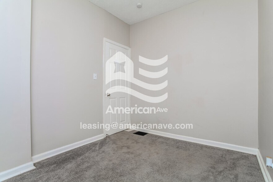 Building Photo - 2420 Freeman Ave