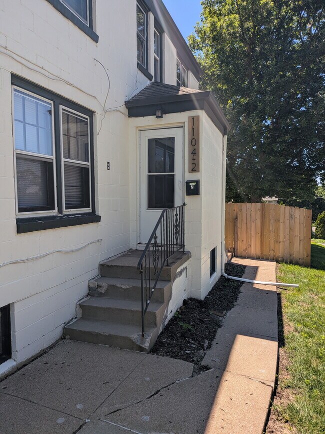 Building Photo - Hanscom Park Duplex