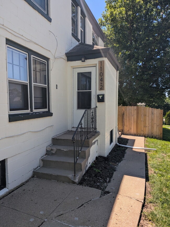 Building Photo - Hanscom Park Full Duplex