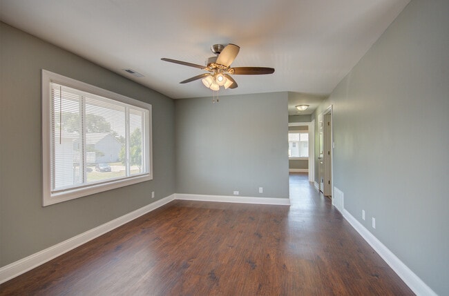 Building Photo - 2333 Carnation Dr