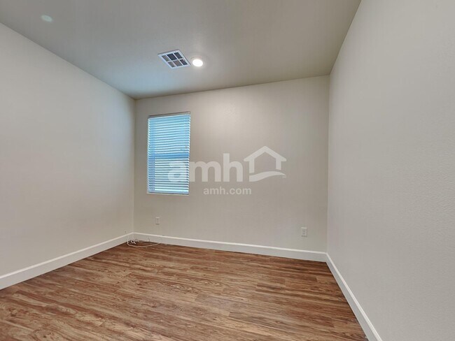 Building Photo - 1506 Garden Swing Ave