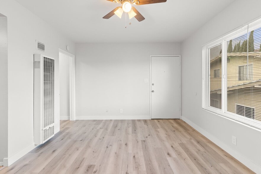 Building Photo - 621 Cerritos Ave