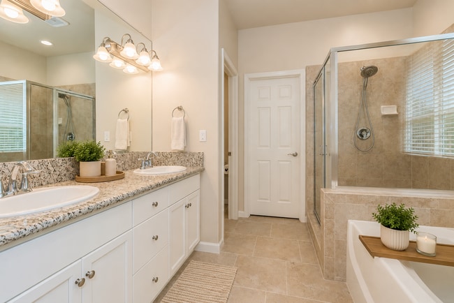 Building Photo - Modern 3BR/2.5BA Leo Wilson home!