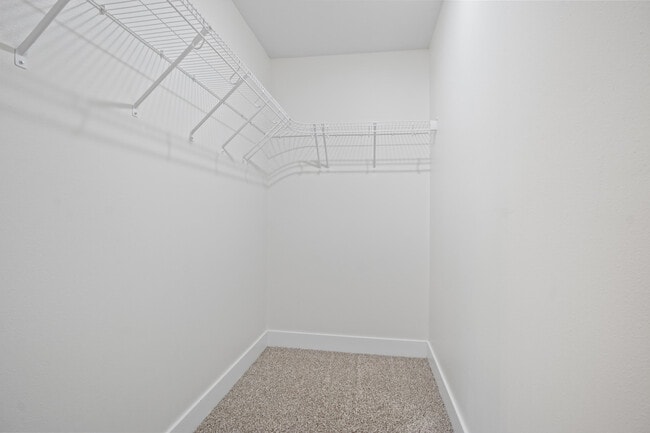 Building Photo - 117 Eiche Dr