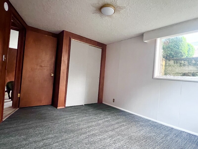 Building Photo - 317-319 NE 66th Ave