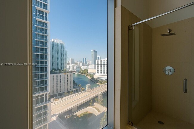 Building Photo - 475 Brickell Ave