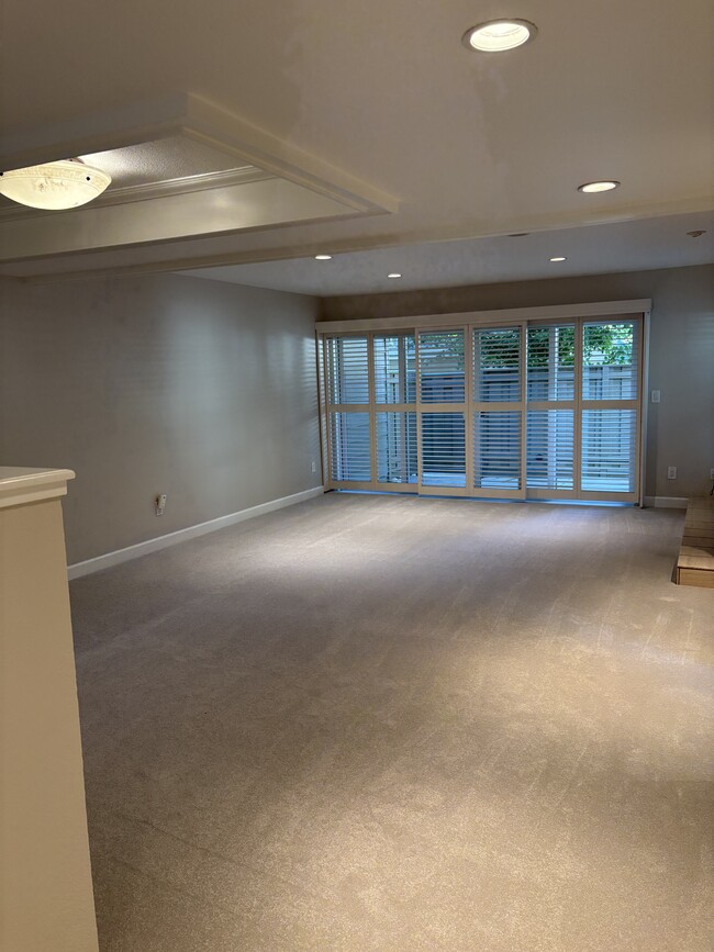 Building Photo - 1938 Stratton Cir