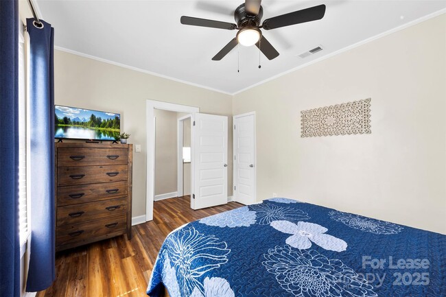 Building Photo - 1525 Perfection Ave