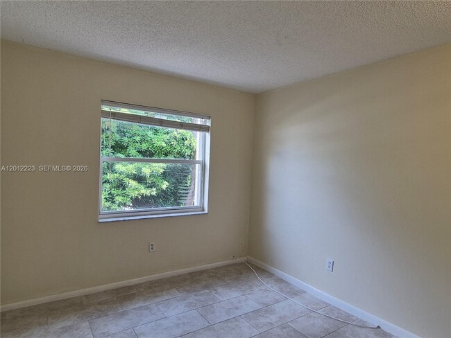 Building Photo - 6528 SW 41st Ct