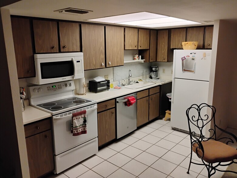 Primary Photo - 7920 E Camelback Rd