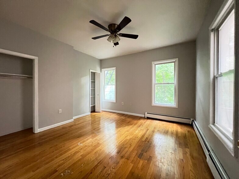 262 Bergen Ave 3R - 268 Bergen Ave