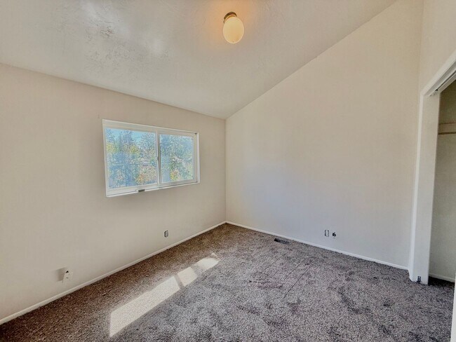 Building Photo - 6424 S Westridge St