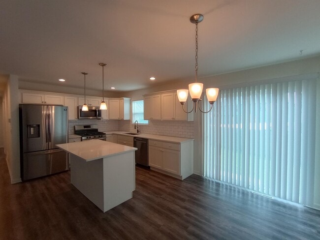 Primary Photo - 1429 E Pinecrest Ln