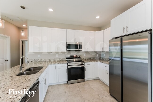 Building Photo - 3757 NE 14th Ave