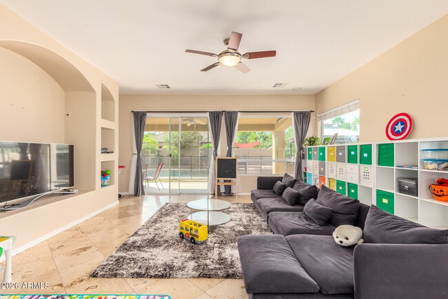 Building Photo - 423 E Mead Dr