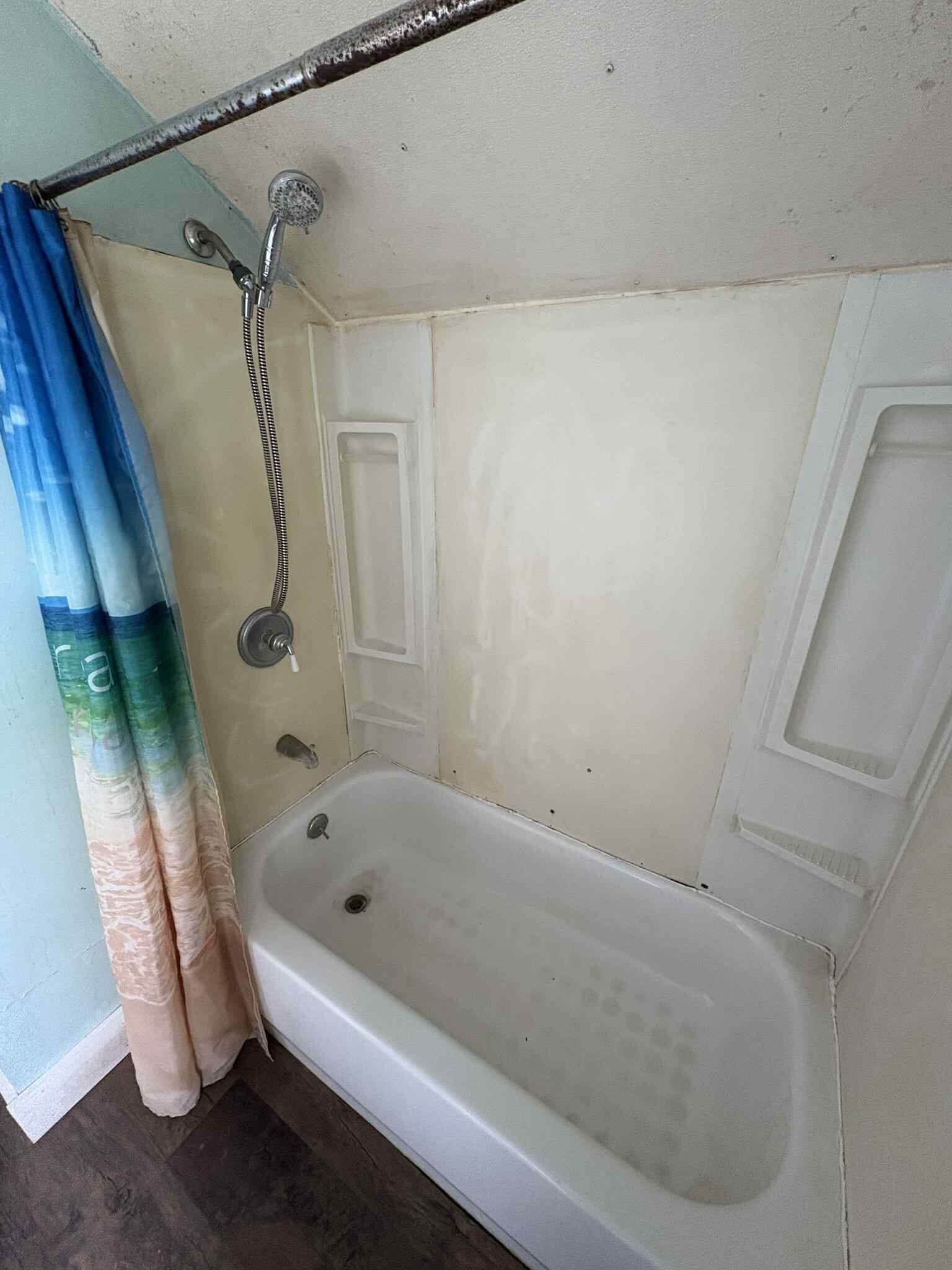 Building Photo - 945 W 9th St