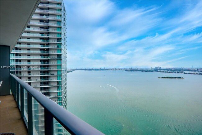 Building Photo - 650 NE 32nd St