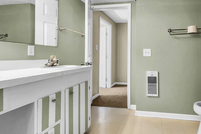 Building Photo - 910 Old Fort Rd