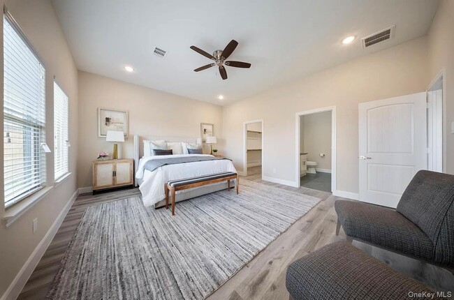 Building Photo - 1113 5th Ave