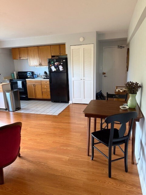 Building Photo - 4950 N Marine Dr