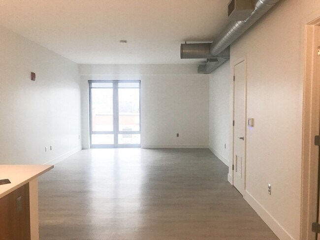 Building Photo - 9 Medford St