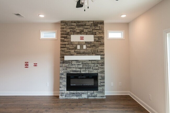 Building Photo - Gorgeous Single Family Home