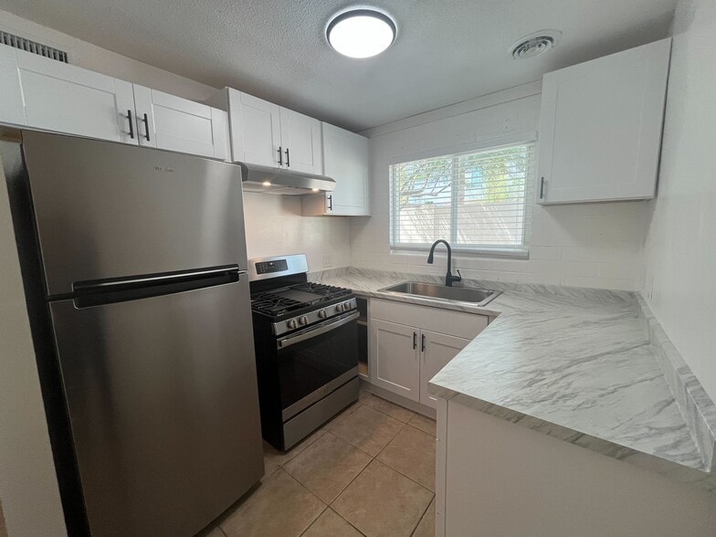 Kitchen Area - 1433 S Kenneth Pl