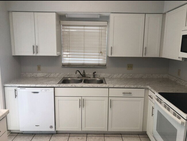 Building Photo - Great Home in the SW