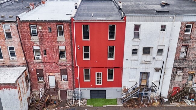 Building Photo - 334 Broad St