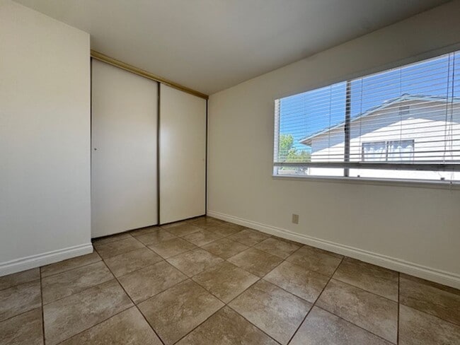 Building Photo - Charming 3 Bedroom in Thousand Oaks