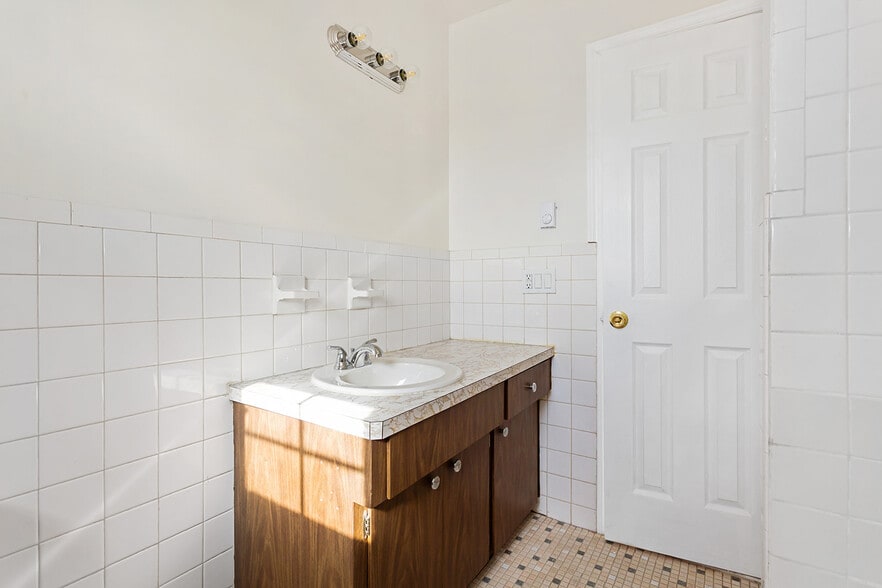 Building Photo - 145 Arnot St