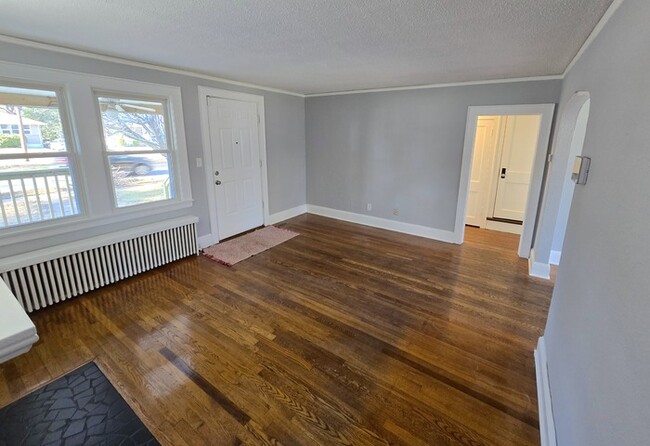 Building Photo - CUTE AND COZY 3 BEDROOM HOME FOR RENT IN N...