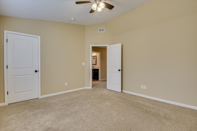 Building Photo - 4 Bedroom 2.5 Bath in Crawford Creek