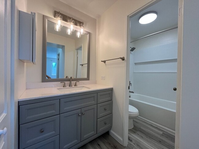 Building Photo - Pearl Ridge Gardens & Tower (Aiea) - 1 bedroom, 1 parking, swimming pool, and AC