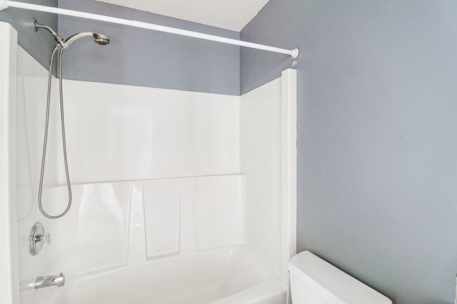 Building Photo - 3 Bed 2 Bath - Bonus Room - Groups - Pet F...