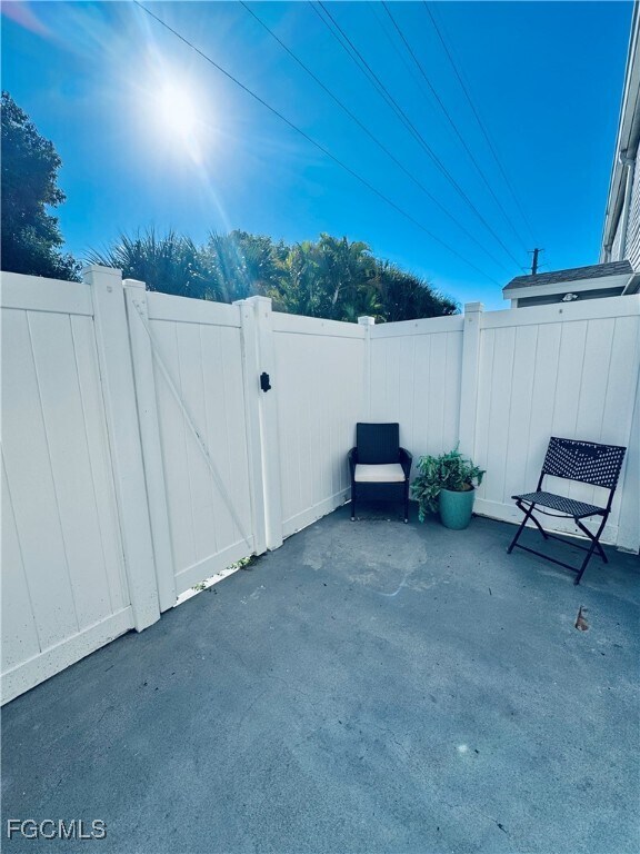 Building Photo - 4641 SW Santa Barbara Pl