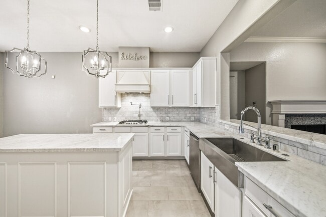 Building Photo - 2711 Wallingford Pnes