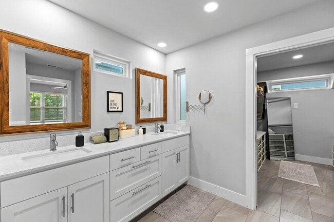 Building Photo - 3307 Garden Villa Ln