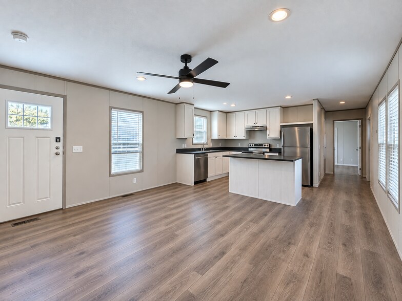 Building Photo - 108 Pine Cone Dr