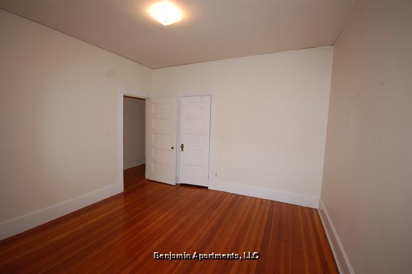 Building Photo - 1595 Beacon St