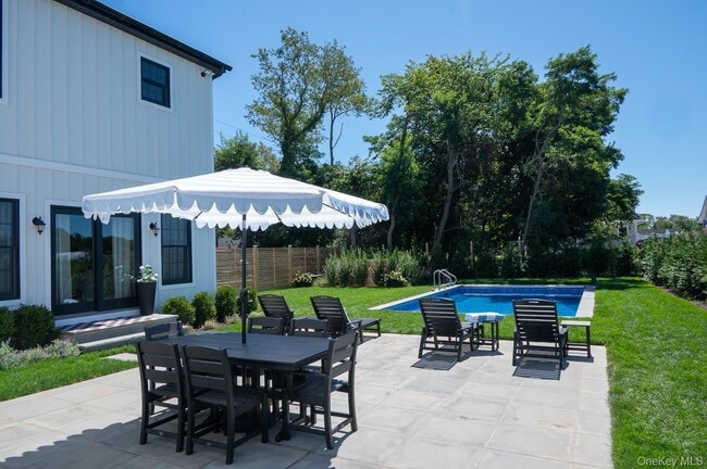 Building Photo - 70 Arshamomaque Ave