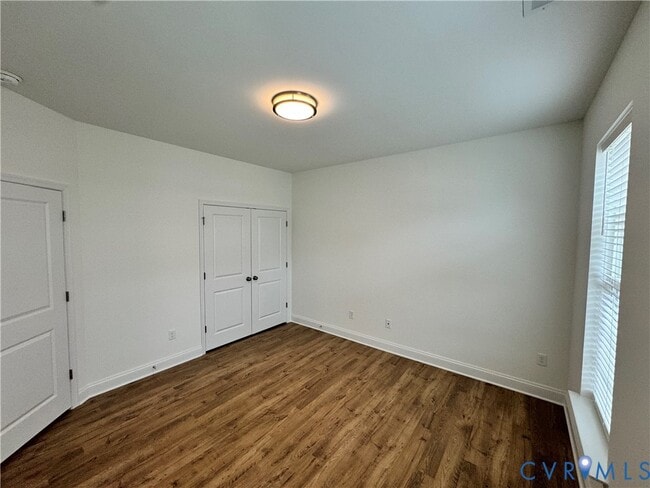 Building Photo - 13800 Village View Dr