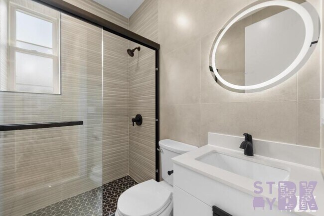 Building Photo - 3 bedroom in RIDGEWOOD NY 11385